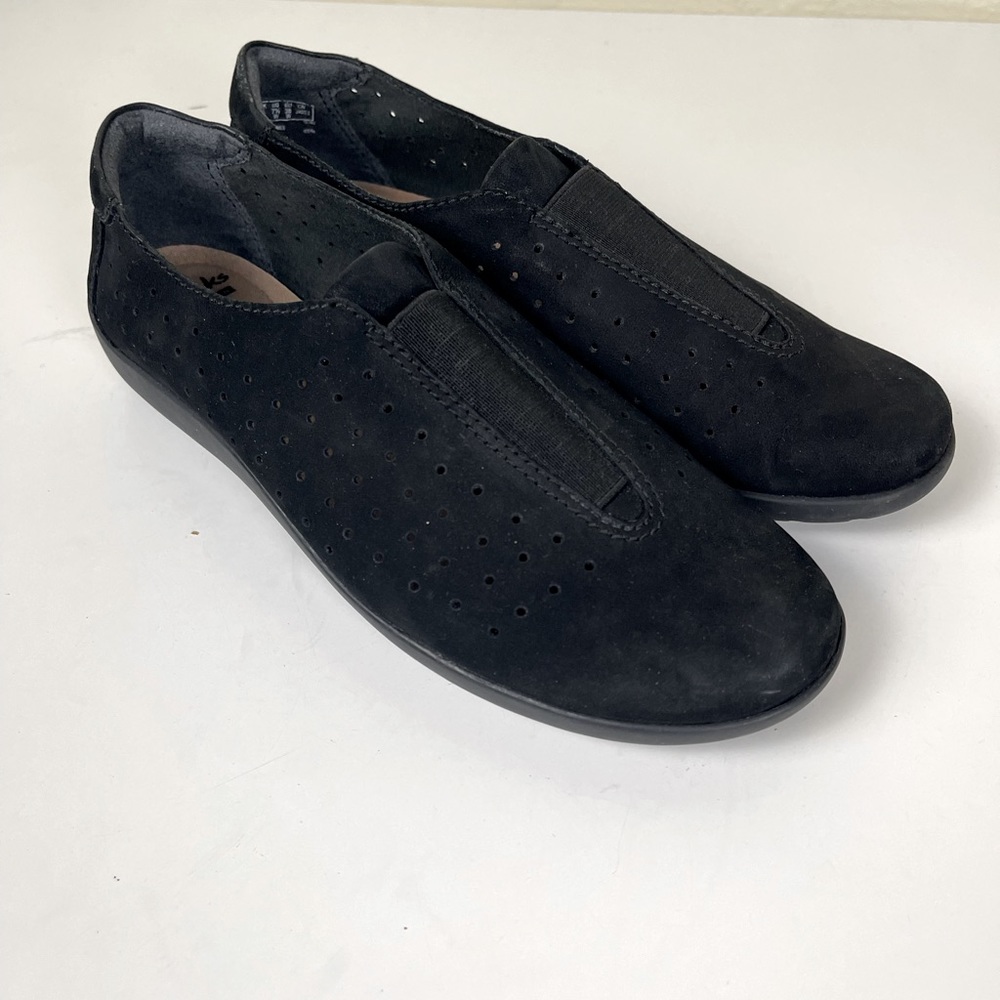 Clarks Collection Women US 7.5W Black Suede Nubuck Slip On Suede Loafers